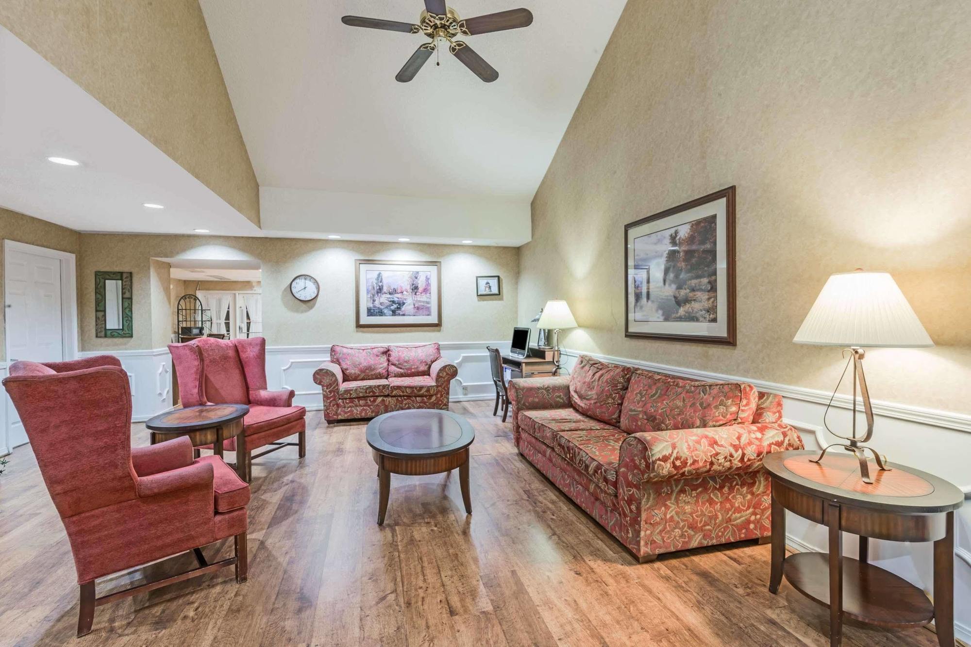Baymont By Wyndham Greenville Exterior photo